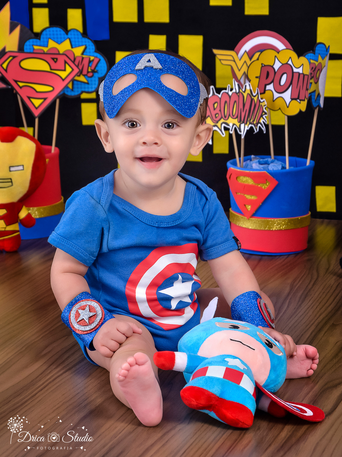 Super bebê-ensaio infantil-foto-super herói Capitão América-acompanhamento mensal do Eduardo cenário temático-book- mini- sessão Kids-Drica Studio Fotografias-Xinguara Pará-boneco-prédios- super homem.