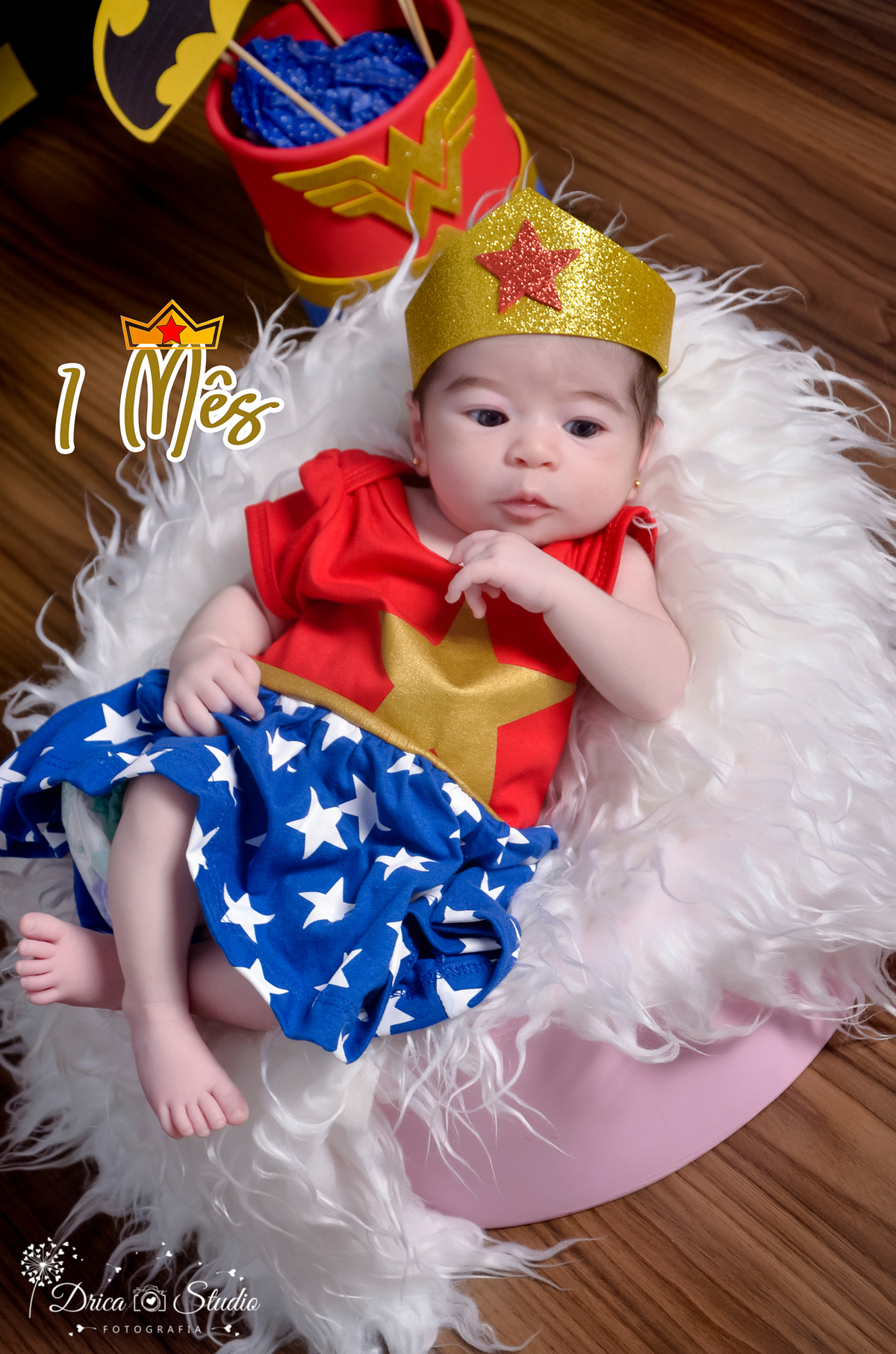 Super bebê-ensaio infantil mulher  maravilha- foto-super herói-acompanhamento mensal- bebê no cestinho - acompanhamento - infantil -  cenário - cenário temático-book- mini- sessão Kids-Drica Studio Fotografias - Xinguara Pará
