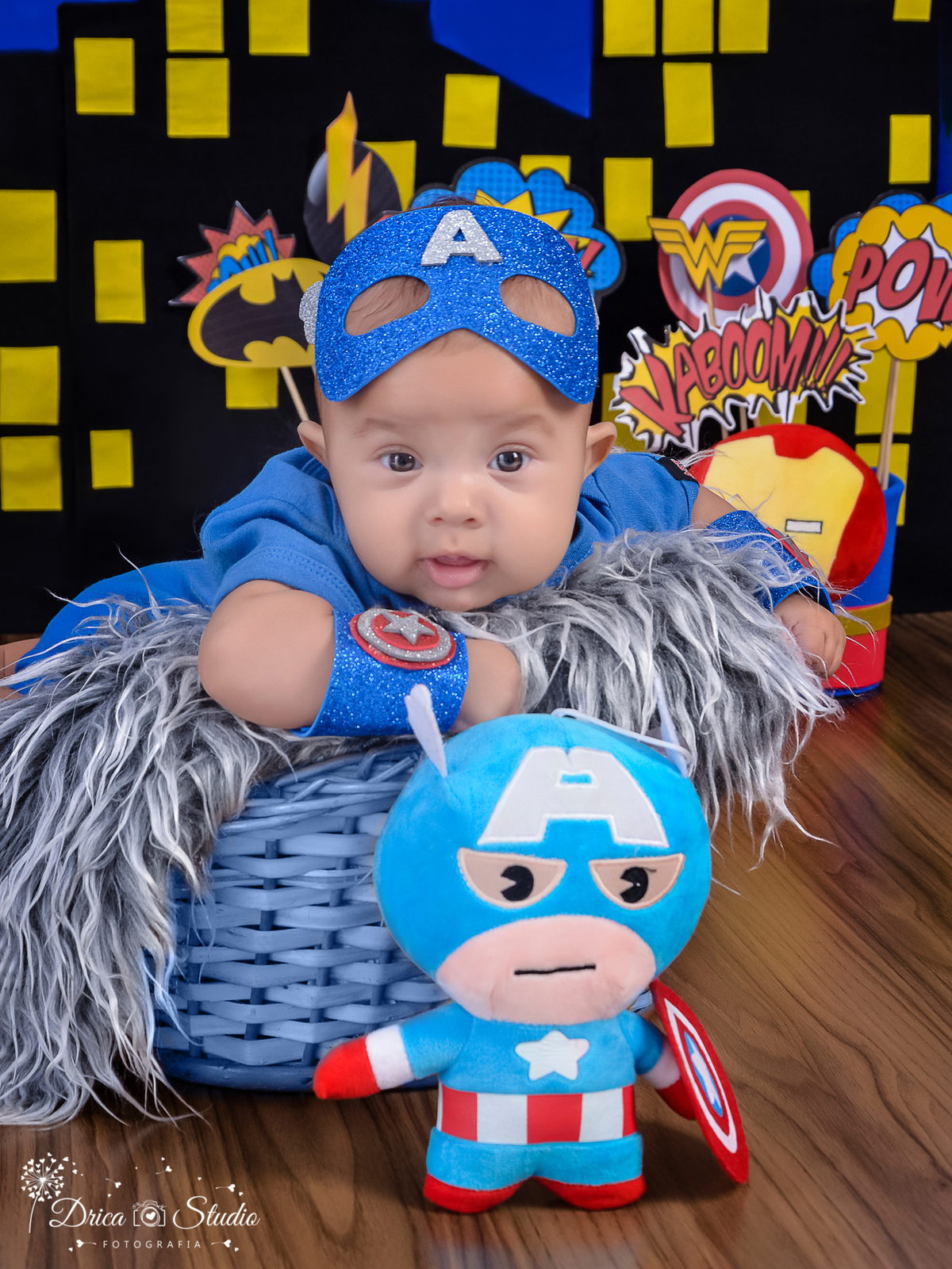 Super bebê-ensaio infantil-foto-super herói capitão América- lindo e de mascara azul-acompanhamento mensal cenário temático-book- mini- sessão Kids-Drica Studio Fotografias-Xinguara Pará.