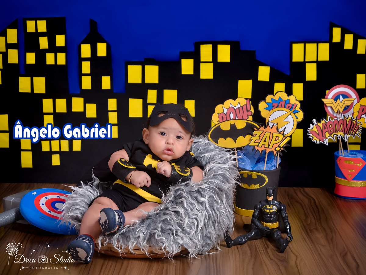 Super bebê-ensaio infantil-foto-super herói- batman - super herói- acompanhamento mensal - acompanhamento infantil - bebê no cestinho - cenário temático -book- mini- sessão Kids-Drica Studio Fotografias - Xinguara Pará
