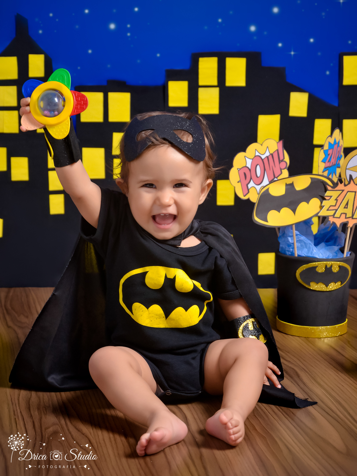 Super bebê-ensaio infantil-foto-super herói Batman-acompanhamento mensal cenário temático-book- mini- sessão Kids-Drica Studio Fotografias-Xinguara Pará.