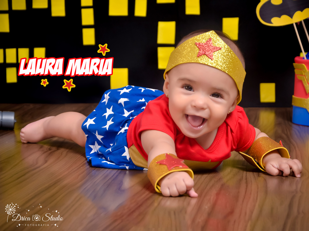 Super bebê-ensaio infantil mulher maravilha sorridente a laura fez a festa-foto-super herói-acompanhamento mensal cenário temático-book- mini- sessão Kids-Drica Studio Fotografias-Xinguara Pará.