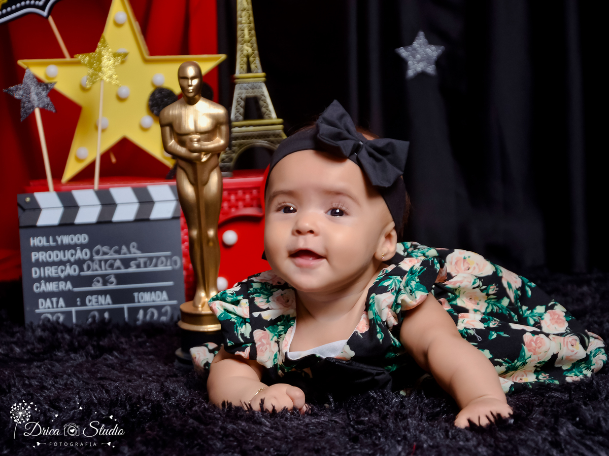 sessão infantil-cenário Óscar-Troféu óscar-e o óscar vai para diva do tapete vermelho que nasceu para brilhar- laço preto-Hollywood-Book infantil-acompanhamento-criança-estúdio-Fotografa de família-Fotografa em Xinguara- Drica Studio Fotografia-Pará.