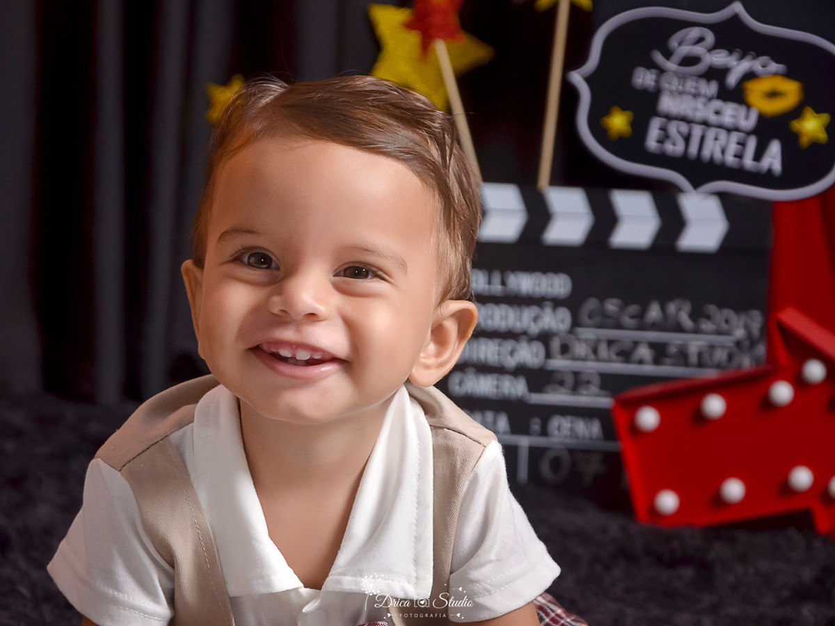 sessão infantil-retrato-Troféu  Óscar-e o óscar vai para-estrela da noite-astro de cinema-galã- sorriso lindo-Hollywood-Book infantil-acompanhamento-criança-estúdio infantil-Fotografa de família-Fotografa em Xinguara-Drica Studio Fotografia-Pará.