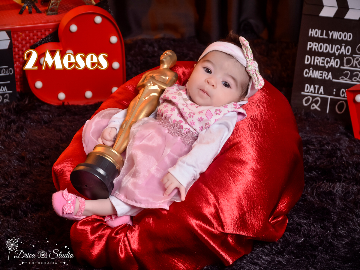 sessão infantil-cenário Óscar-Troféu óscar-e o óscar vai para-estrela-diva do tapete vermelho-vestido rosa-nasceu para brilhar-Hollywood-Book infantil-acompanhamento-criança-estúdio-Fotografa de família-Fotografa em Xinguara- Drica Studio Fotografia-Pará.