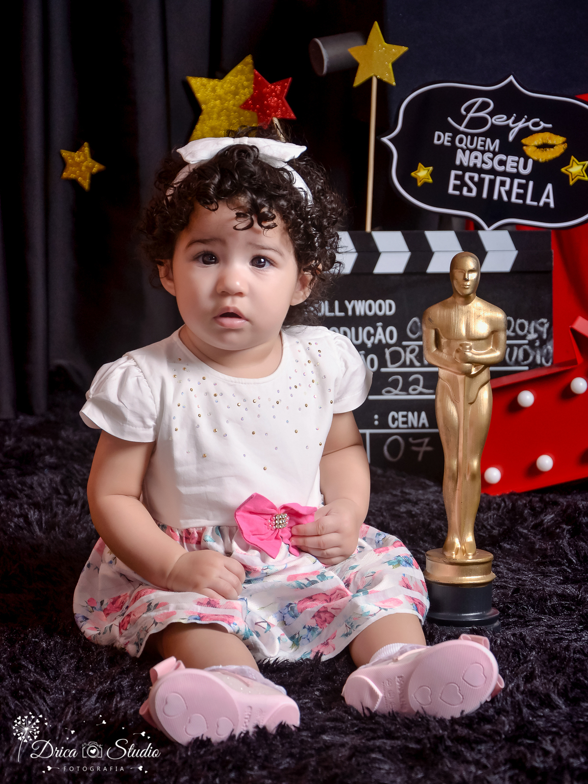sessão infantil-cenário Óscar-Troféu óscar-e o osca vai para-estrela-diva do tapete vermelho-vestido-nasceu para brilhar-Hollywood-Book infantil-acompanhamento-criança-estúdio-Fotografa de família-Fotografa em Xinguara- Drica Studio Fotografia-Pará.