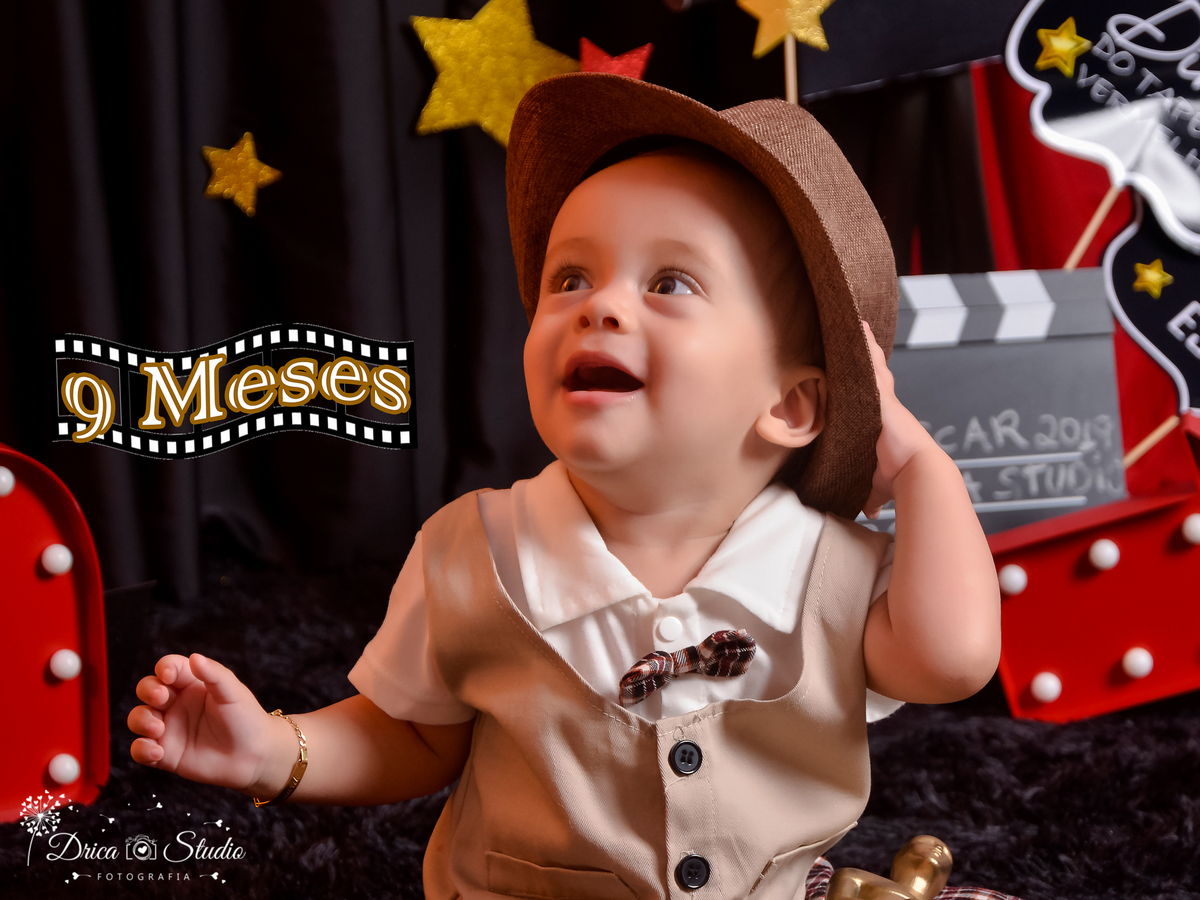 Ensaio infantil-cenário Óscar-Troféu-e o óscar vai para-estrela da noite-lindo ator-chapéu-Hollywood-Book infantil-acompanhamento-gala-criança-estúdio infantil-Fotografa de família-Fotografa em Xinguara-Drica Studio Fotografia-Pará.