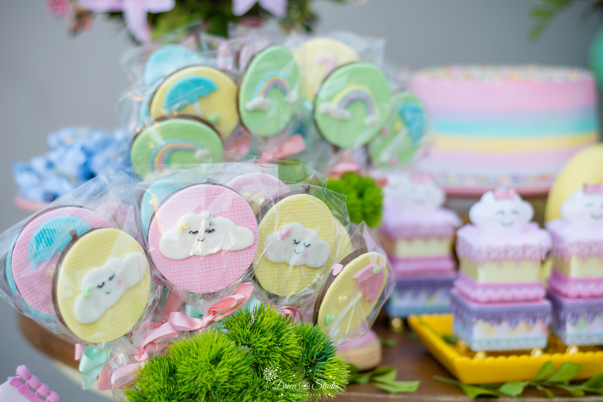 Aniversário infantil- primeiro aninho de Cecília-decoração linda e de muito bom gosto-Chuva de amor-balas de nuvens- balão magico-cores delicada- fotografa de aniversario- fotografa de família-Fátima-Drica Studio- fotografia- Xinguara-Pará.  