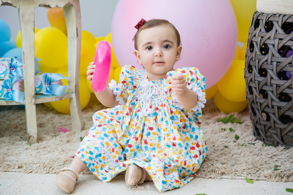 Aniversário infantil- primeiro aninho da Cecília-decoração linda e de muito bom gosto-Chuva de amor-balas coloridos- balão magico-Cecília brincando- fotografa de aniversario- fotografa de família-Fátima-Drica Studio- fotografia- Xinguara-Pará.  