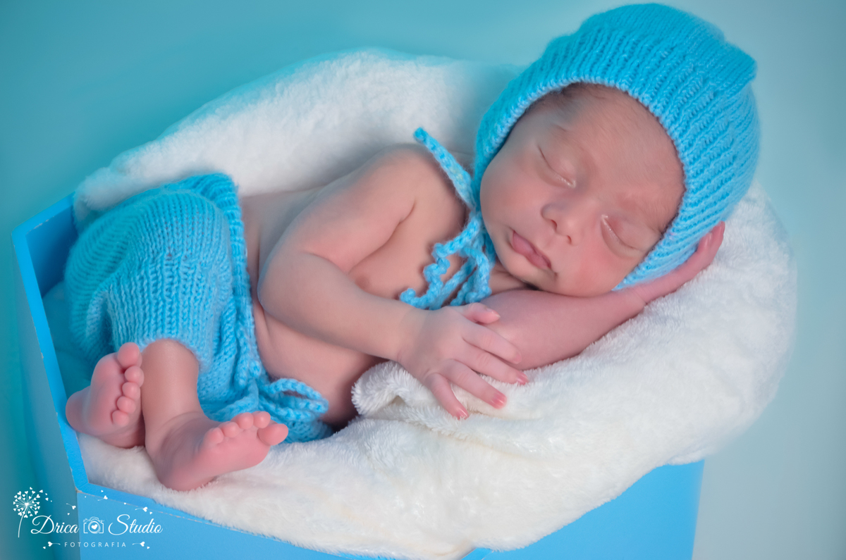 Newborn-ensaio infantil-bebê-recém nascido-dormindo-headband-ensaio de família-acompanhamento mensal-baby-dormindo-fotografa de newborn em Xinguara-Drica Studio Fotografias-fotografa em Xinguara-Para.