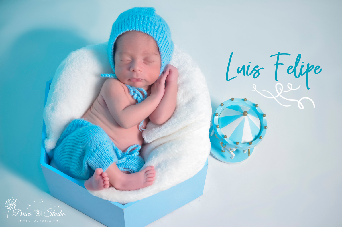 Newborn-ensaio infantil-bebê-recém nascido-dormindo-headband-ensaio de família-acompanhamento mensal-baby-dormindo-fotografa de newborn em Xinguara-Drica Studio Fotografias-fotografa em Xinguara-Para.