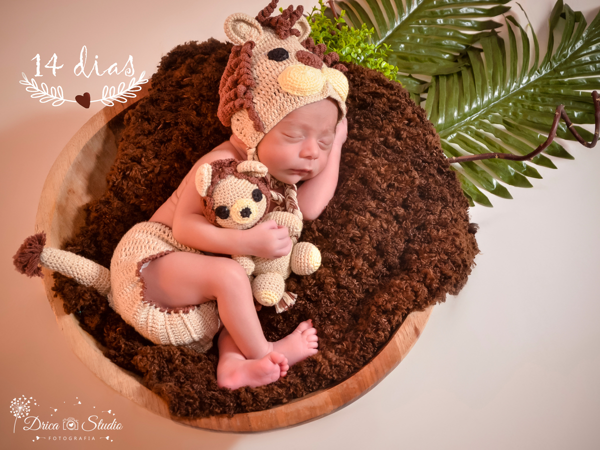 Newborn-ensaio infantil-bebê-recém nascido-dormindo-headband-ensaio de família-acompanhamento mensal-baby-dormindo-fotografa de newborn em Xinguara-Drica Studio Fotografias-fotografa em Xinguara-Para.