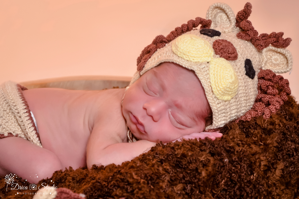 Newborn-ensaio infantil-bebê-recém nascido-dormindo-headband-ensaio de família-acompanhamento mensal-baby-dormindo-fotografa de newborn em Xinguara-Drica Studio Fotografias-fotografa em Xinguara-Para.