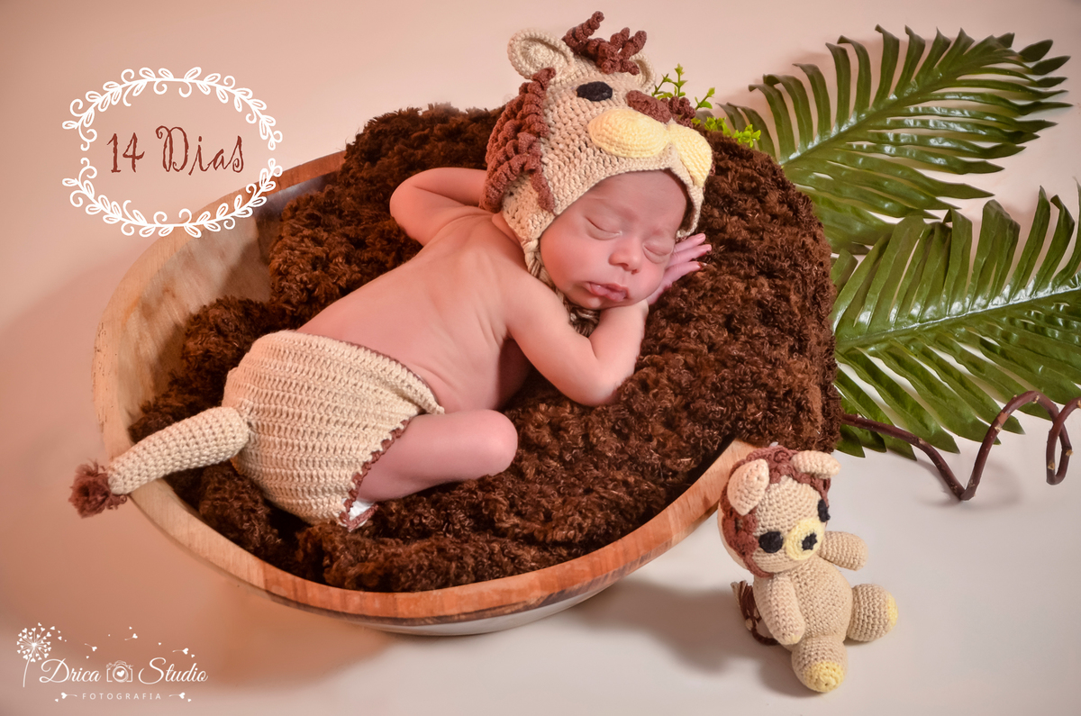 Newborn-ensaio infantil-bebê-recém nascido-dormindo-headband-ensaio de família-acompanhamento mensal-baby-dormindo-fotografa de newborn em Xinguara-Drica Studio Fotografias-fotografa em Xinguara-Para.