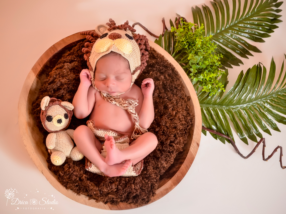 Newborn-ensaio infantil-bebê-recém nascido-dormindo-headband-ensaio de família-acompanhamento mensal-baby-dormindo-fotografa de newborn em Xinguara-Drica Studio Fotografias-fotografa em Xinguara-Para.