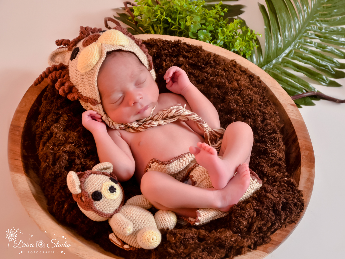 Newborn-ensaio infantil-bebê-recém nascido-dormindo-headband-ensaio de família-acompanhamento mensal-baby-dormindo-fotografa de newborn em Xinguara-Drica Studio Fotografias-fotografa em Xinguara-Para.