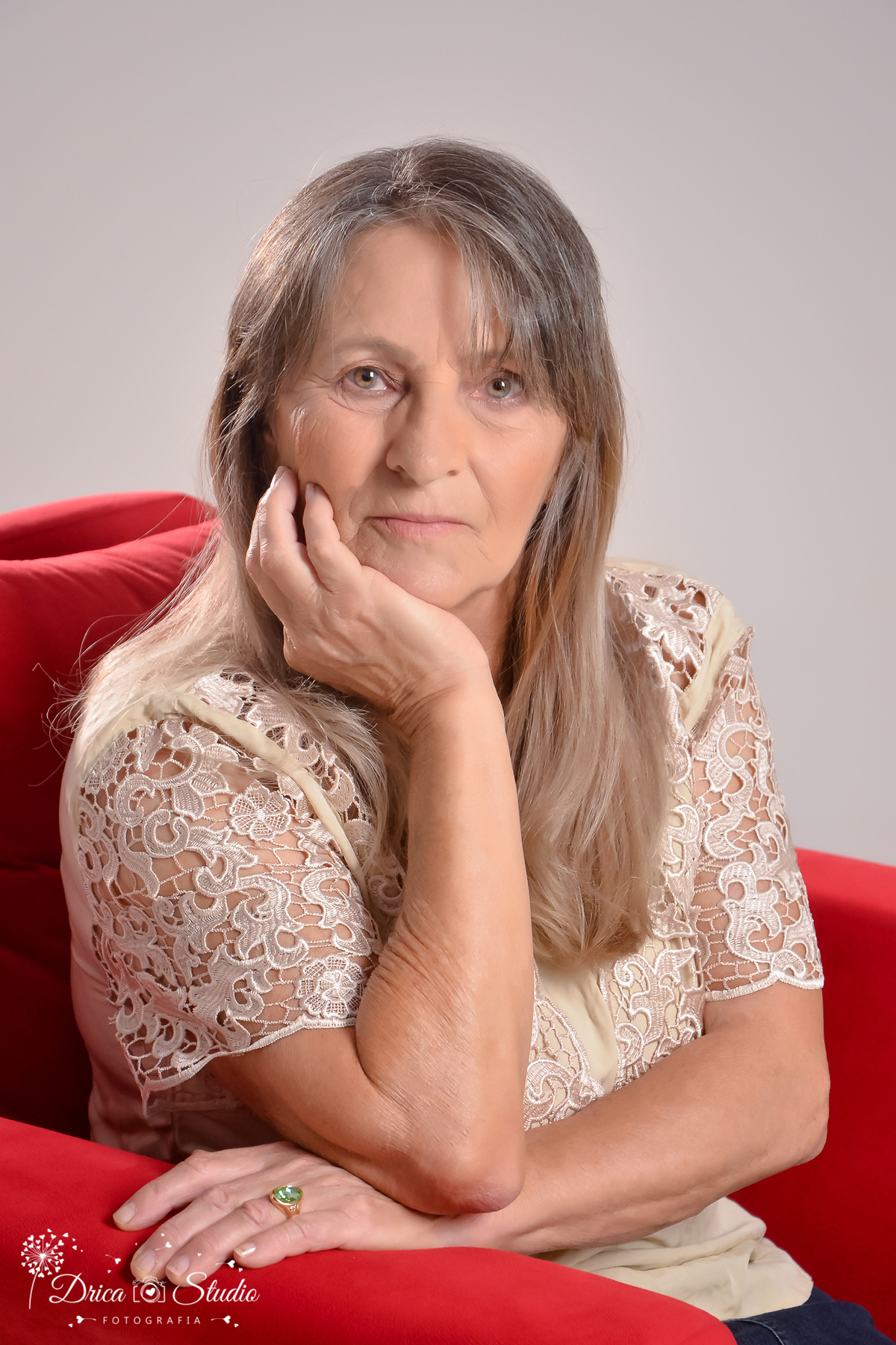 Mulher madura - Ensaio mulher - fotografia - olhos azuis - fotos em studio - fotos de mulheres mais velhas - ensaios fotográficos - guerreira - mulher de força - drica studio fotografias - xinguara - Pará