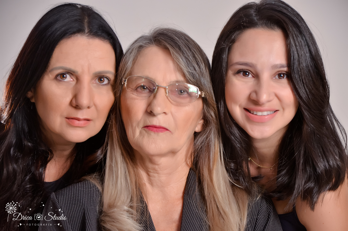 Mulher madura - Ensaio mulher - fotografia - fotos em studio - mãe e filhas - fotos de mulheres mais velhas - ensaios fotográficos - guerreira - mulher de força - drica studio fotografias - xinguara - Pará