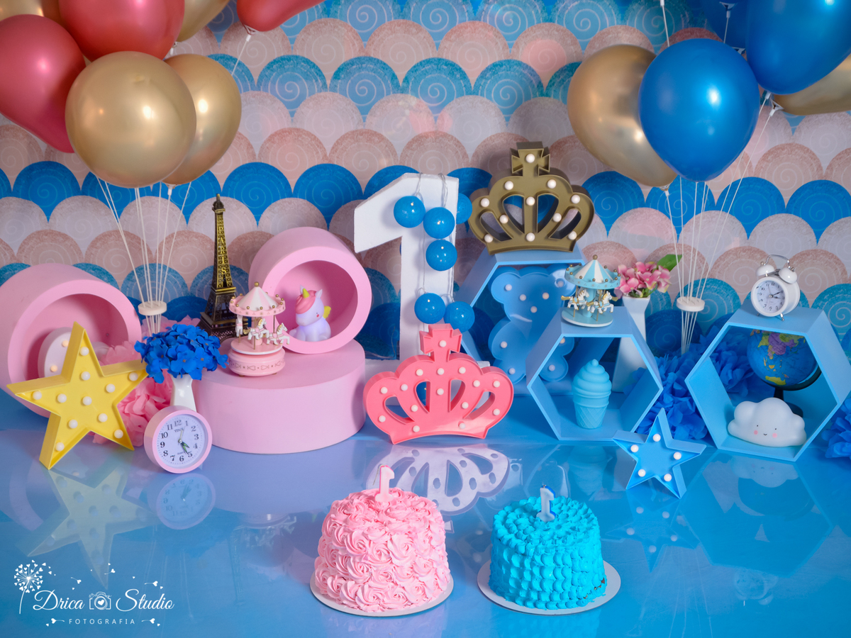 Smash The Cake lindo cenário no tema príncipe e princesa na cor azul e rosa de  irmãos gêmeos no estúdio Drica Studio fotografia-Fotógrafo em Xinguara-Pará.