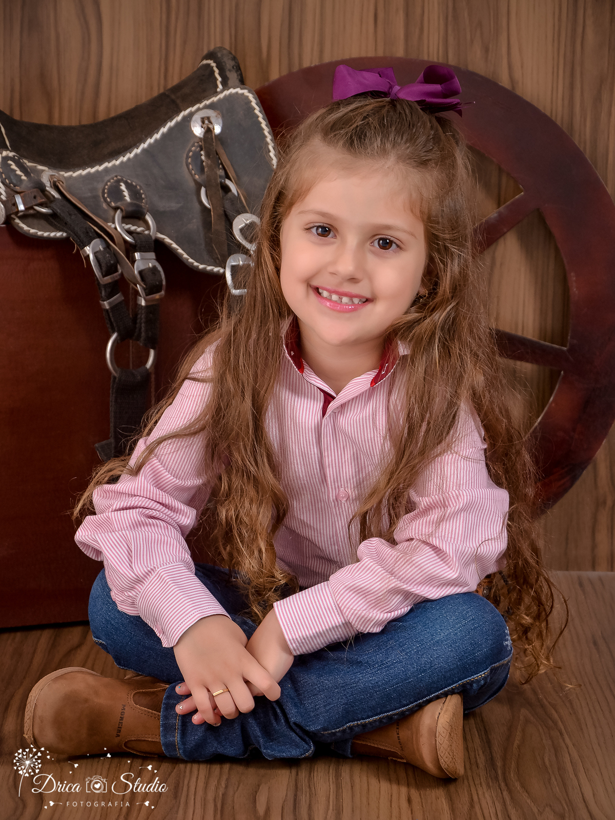 ensaio infantil - Criança - menina - meu mundo rosa - ensaio em studio - cowgirl - ensaio fotográfico - menina feliz - criança feliz - drica studio fotografias - xinguara - pará