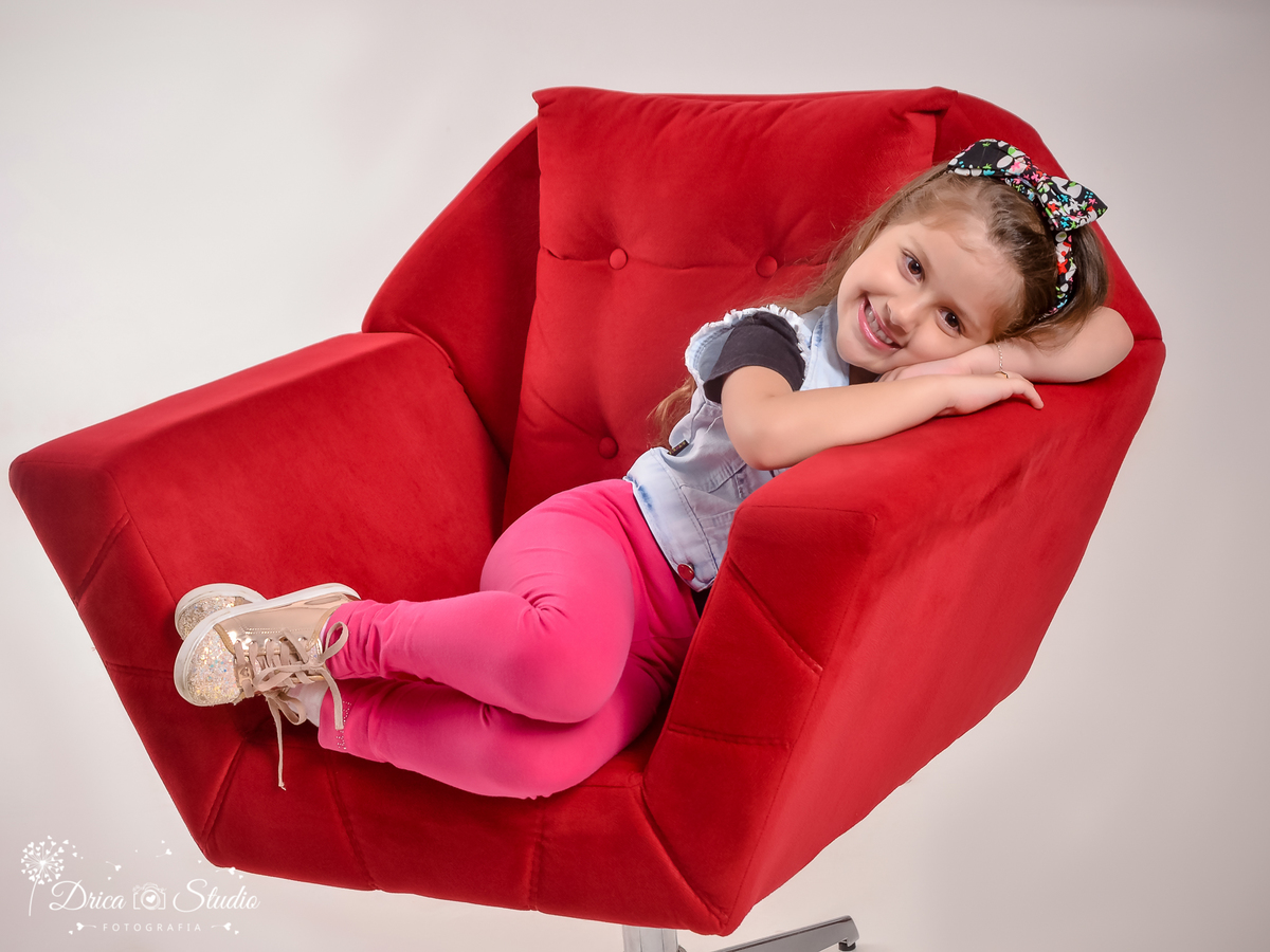 ensaio infantil - Criança - menina - meu mundo rosa  fotos de menina sorrindo -- ensaio em studio - ensaio fotográfico - menina feliz - criança feliz - drica studio fotografias - xinguara - pará