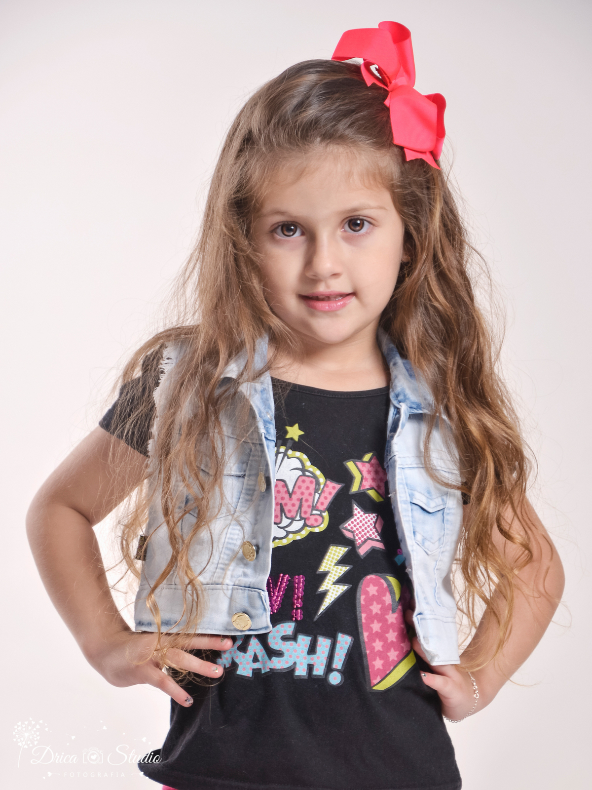 ensaio infantil - Criança - menina - meu mundo rosa - ensaio em studio - menina loira - ensaio fotográfico - menina feliz - criança feliz - drica studio fotografias - xinguara - pará