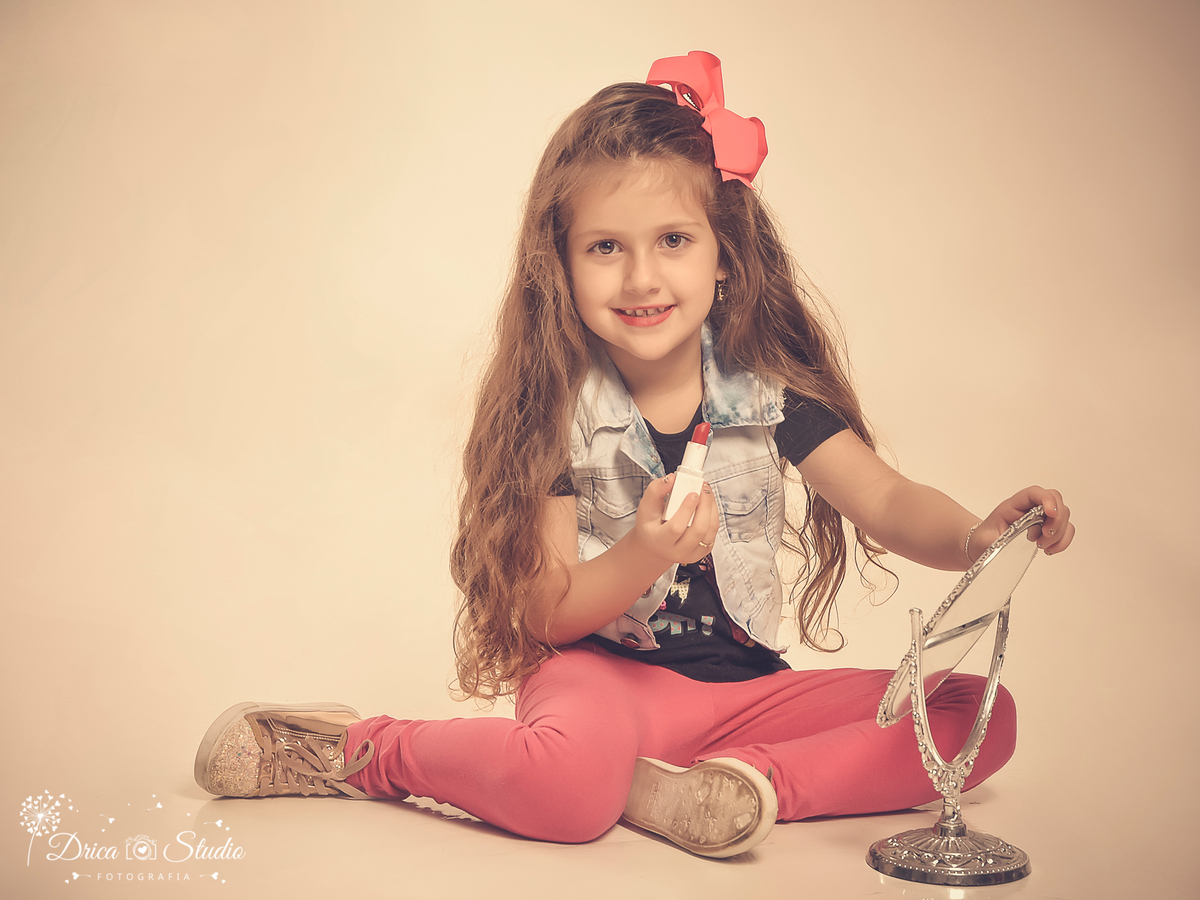 ensaio infantil - Criança - menina - meu mundo rosa - ensaio em studio - fotos de crianças estilosas - ensaio fotográfico - menina feliz - criança feliz - drica studio fotografias - xinguara - pará