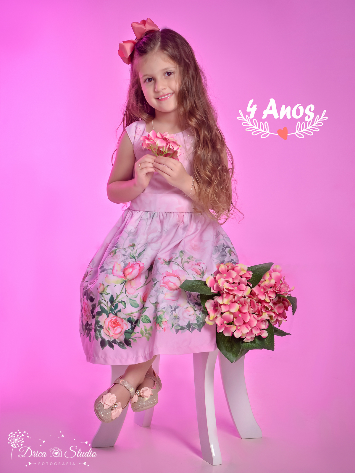 ensaio infantil - Criança - menina - meu mundo rosa - ensaio em studio - flores -ensaio fotográfico - menina feliz - criança feliz - drica studio fotografias - xinguara - pará