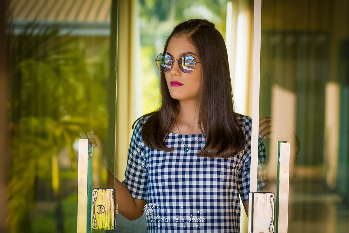 book 15 anos - ensaio 15 anos - ensaio externo - externo 15 anos- fotografo de 15 anos- fotografa de 15 anos - ensaio fotografico - ensaio fotografico 15 anos- fotografia - porta de vidro - debutante - fotografa em xinguara -fotografo em xinguara - Pará