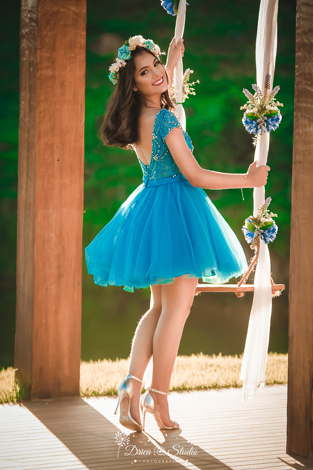 book 15 anos - ensaio 15 anos - ensaio externo - fotografo de 15 anos- fotografa de 15 anos - ensaio fotografico - ensaio fotografico 15 anos- fotografia - debutante - balanço com flores - fotografa em xinguara -fotografo em xinguara - Pará