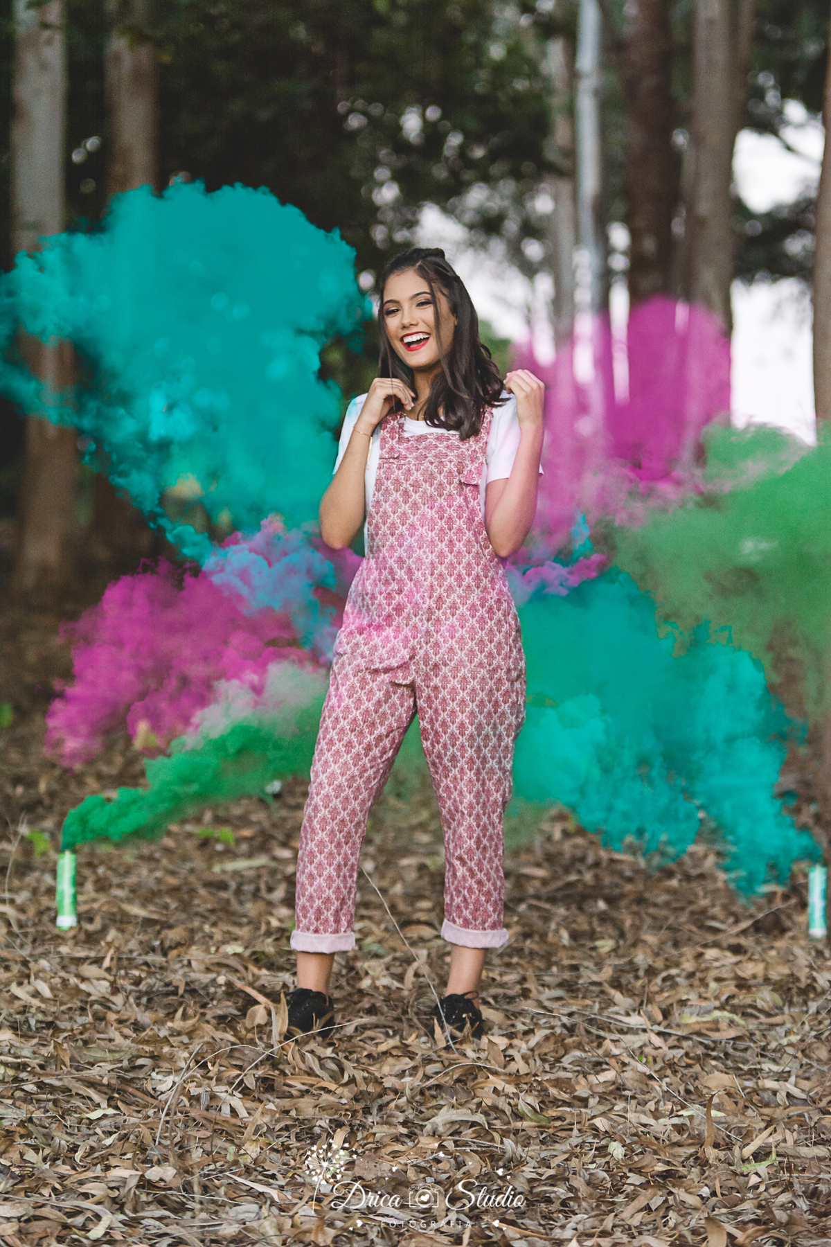 book 15 anos - ensaio 15 anos - ensaio externo - externo 15 anos- fotografo de 15 anos- fotografa de 15 anos - ensaio fotografico - ensaio fotografico 15 anos- fotografia - debutante- fumaça colorida- fotografa em xinguara -fotografo em xinguara - Pará 