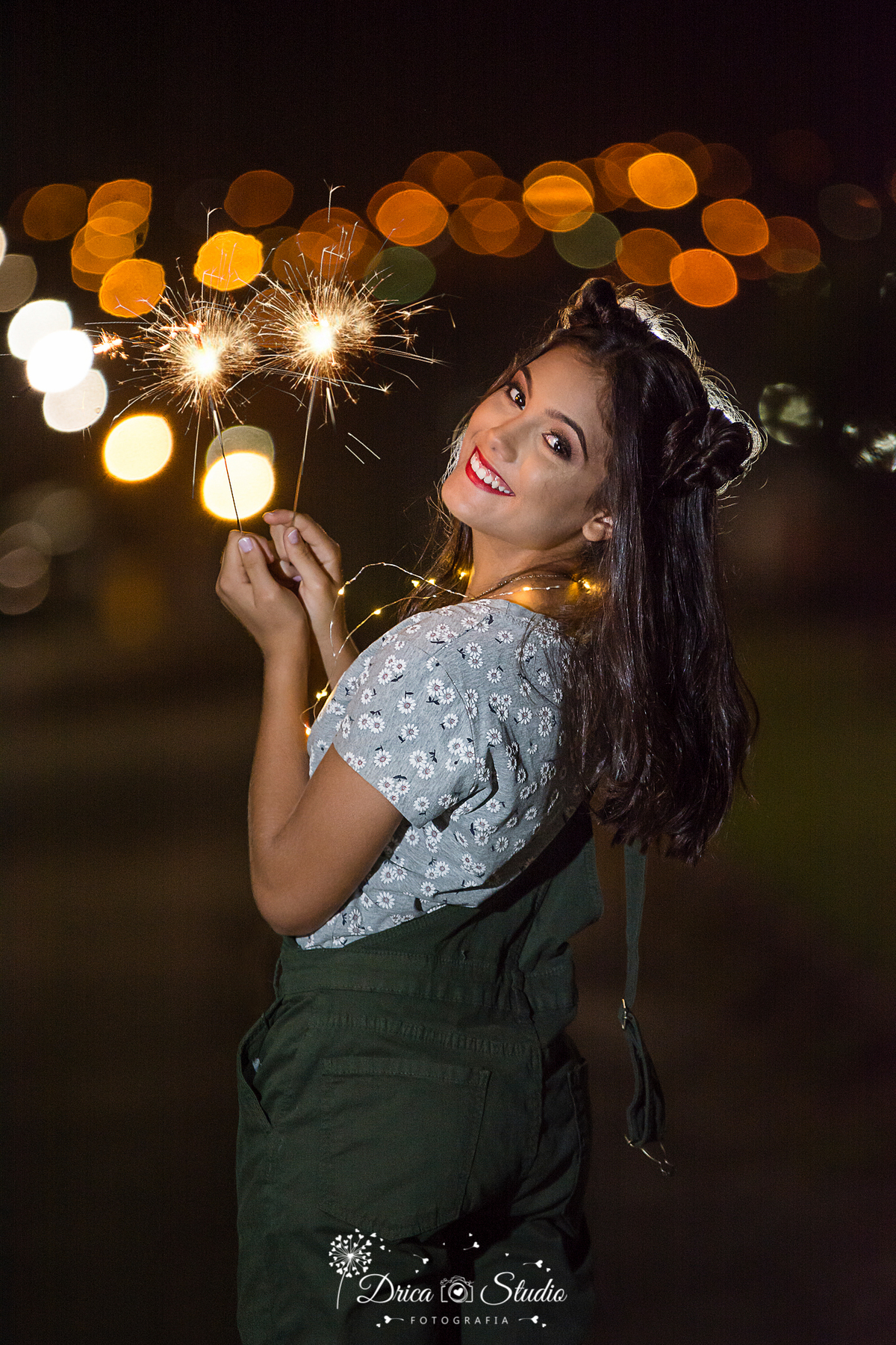 book 15 anos -ensaio 15 anos -ensaio externo 
fotografo de 15 anos- fotografa de 15 anos - ensaio fotografico -ensaio-ensaio noturno- foto com luzes- led- fotografico 15 anos- fotografia - debutante- fotografa em xinguara -fotografo em xinguara- Pará 