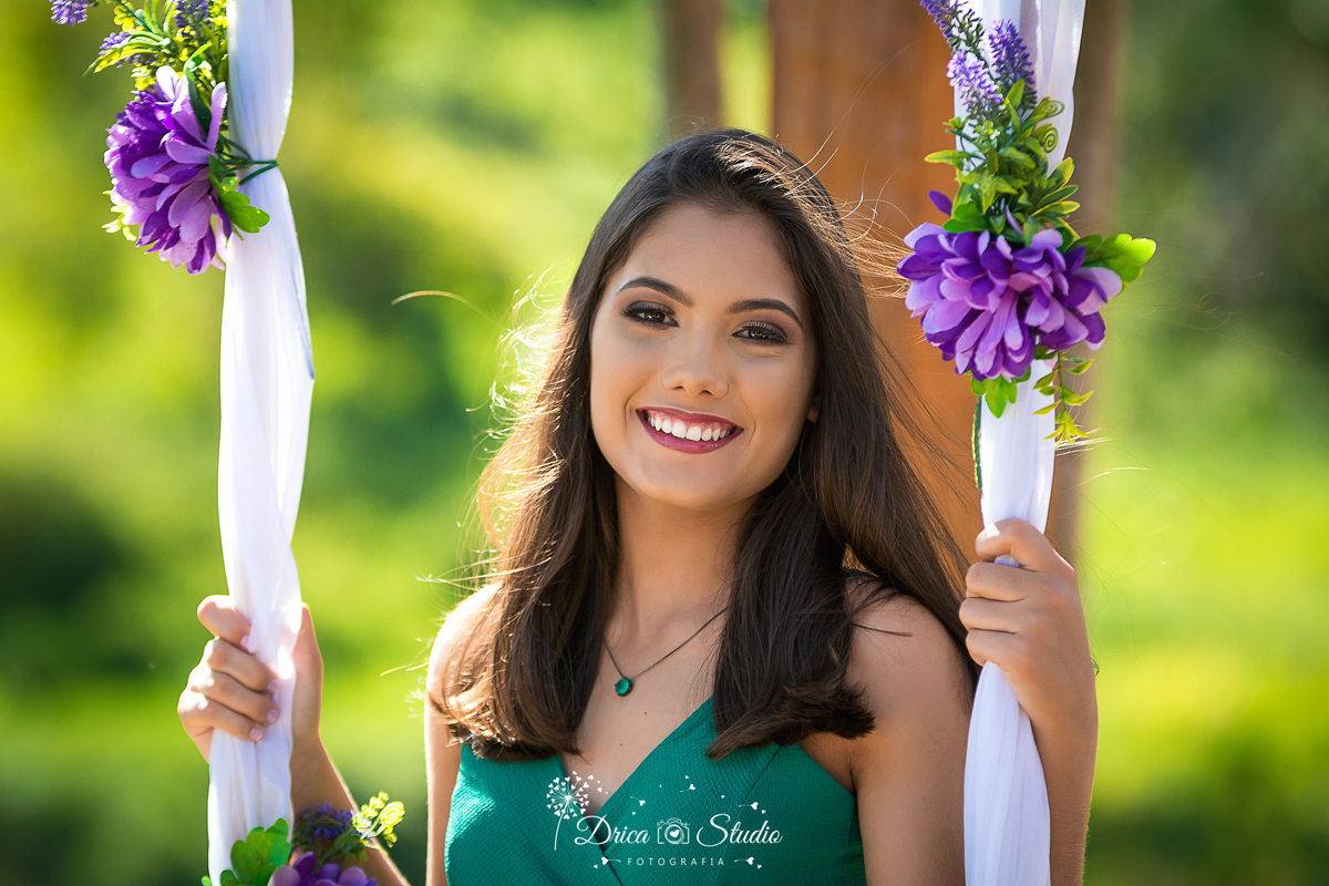 book 15 anos - ensaio 15 anos - ensaio externo - fotografo de 15 anos- fotografa de 15 anos - ensaio fotografico - ensaio fotografico 15 anos- fotografia - debutante - balanço com flores - fotografa em xinguara -fotografo em xinguara - Pará - 