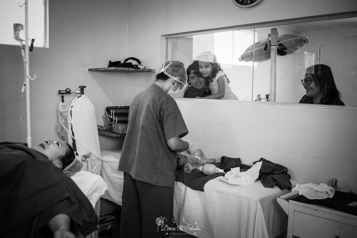 fotografia de parto - parto- gestação - nascimento - nascimento bebê - fotografa de parto - drica studio - xinguara- para - fotografa infantil - bebe nascendo - sala de parto - cesariana- parto cesariano - mãe - mãe e bebê - gestante - gestação