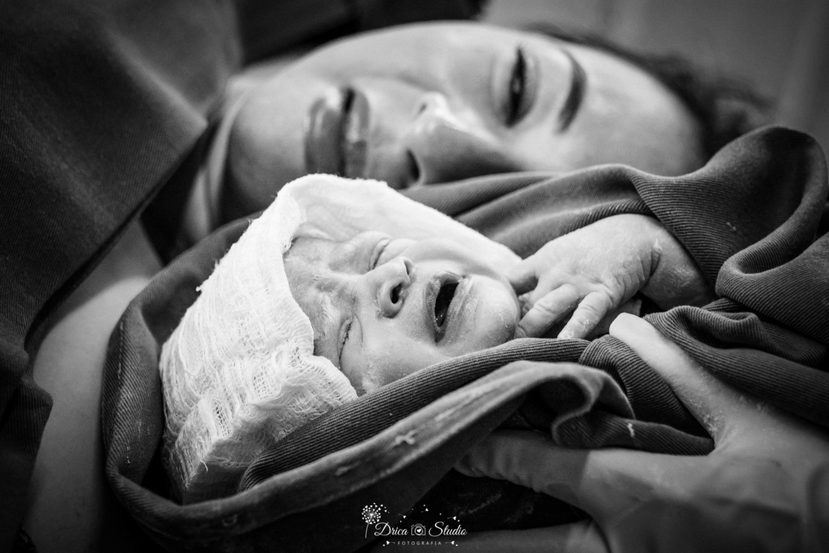 fotografia de parto - parto- gestação - nascimento - nascimento bebê - fotografa de parto - drica studio - xinguara- para - fotografa infantil - bebe nascendo - sala de parto - cesariana- parto cesariano - mãe - mãe e bebê - gestante - gestação