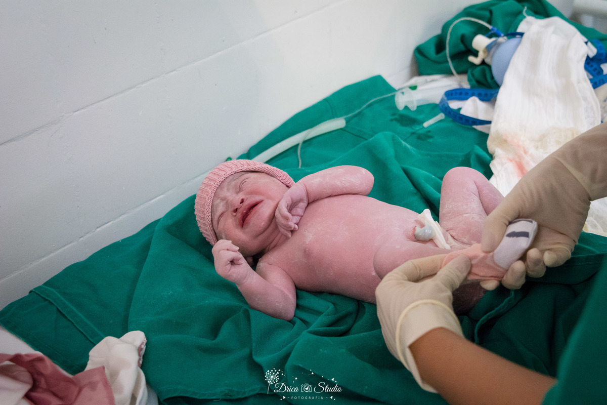 fotografia de parto - parto- gestação - nascimento - nascimento bebê - fotografa de parto - drica studio - xinguara- para - fotografa infantil - bebe nascendo - sala de parto - cesariana- parto cesariano - mãe - mãe e bebê - gestante - gestação