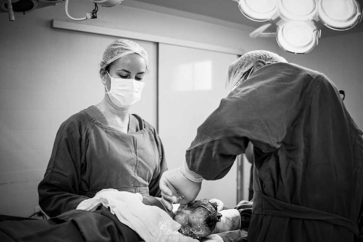 fotografia de parto - parto- gestação - nascimento - nascimento bebê - fotografa de parto - drica studio - xinguara- para - fotografa infantil - bebe nascendo - sala de parto - cesariana- parto cesariano - mãe - mãe e bebê - gestante - gestação