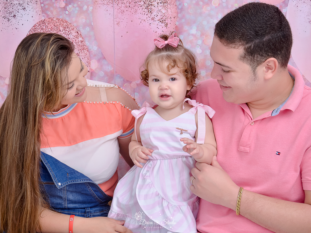 smash the cake - smash feminino - Drica Studio - drica studio fotografias - ensaio infantil - ensaio fotografico infantil - foto studio - menina - familia - fotos familia - smahs com familia - 1 aninho studio