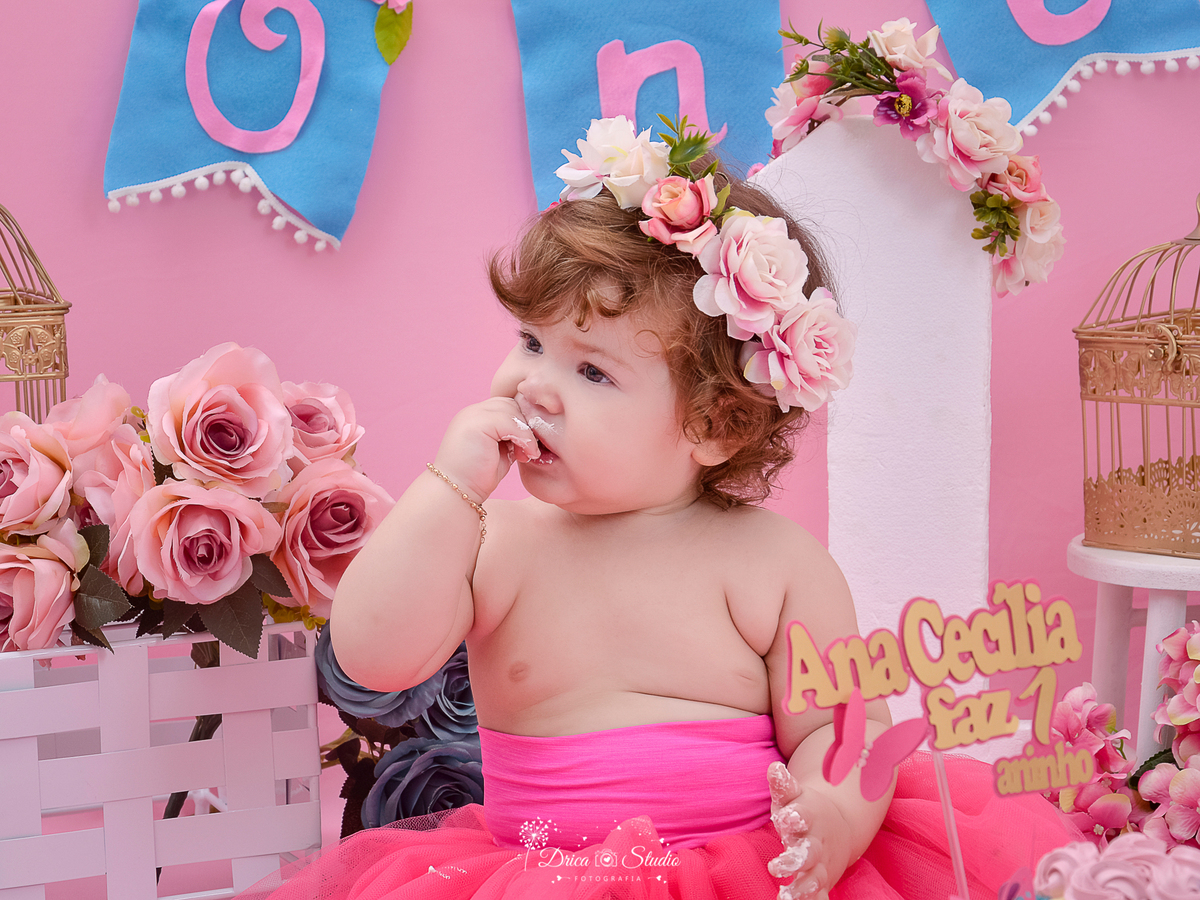 smash the cake - smash feminino - Drica Studio - drica studio fotografias - ensaio infantil - ensaio fotografico infantil - foto studio - menina - ensaio de menina - smash jardim - smash rosa - smash com flores - xinguara- Para