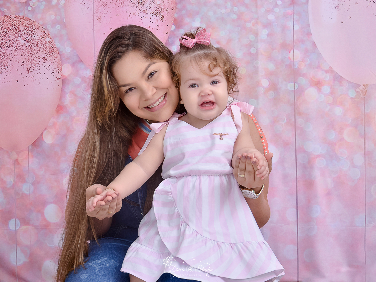 smash the cake - smash feminino - Drica Studio - drica studio - fotografias - ensaio infantil - ensaio fotografico infantil - foto studio - menina - familia - fotos familia - mãe e filha - 1 aninho studio 