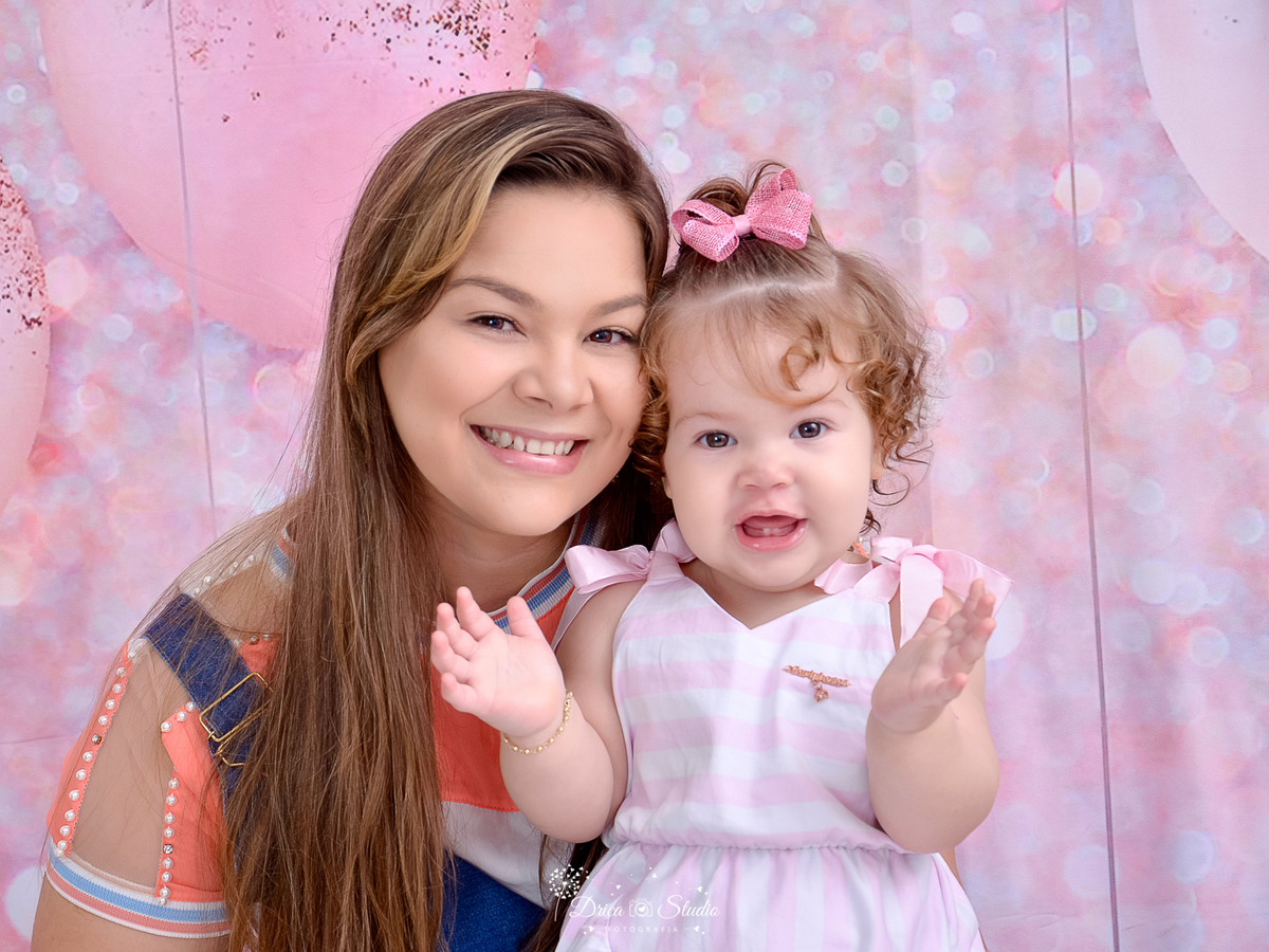 smash the cake - smash feminino - Drica Studio - drica studio - fotografias - ensaio infantil - ensaio fotografico infantil - foto studio - menina - familia - fotos familia - mãe e filha - 1 aninho studio  - xinguara - para