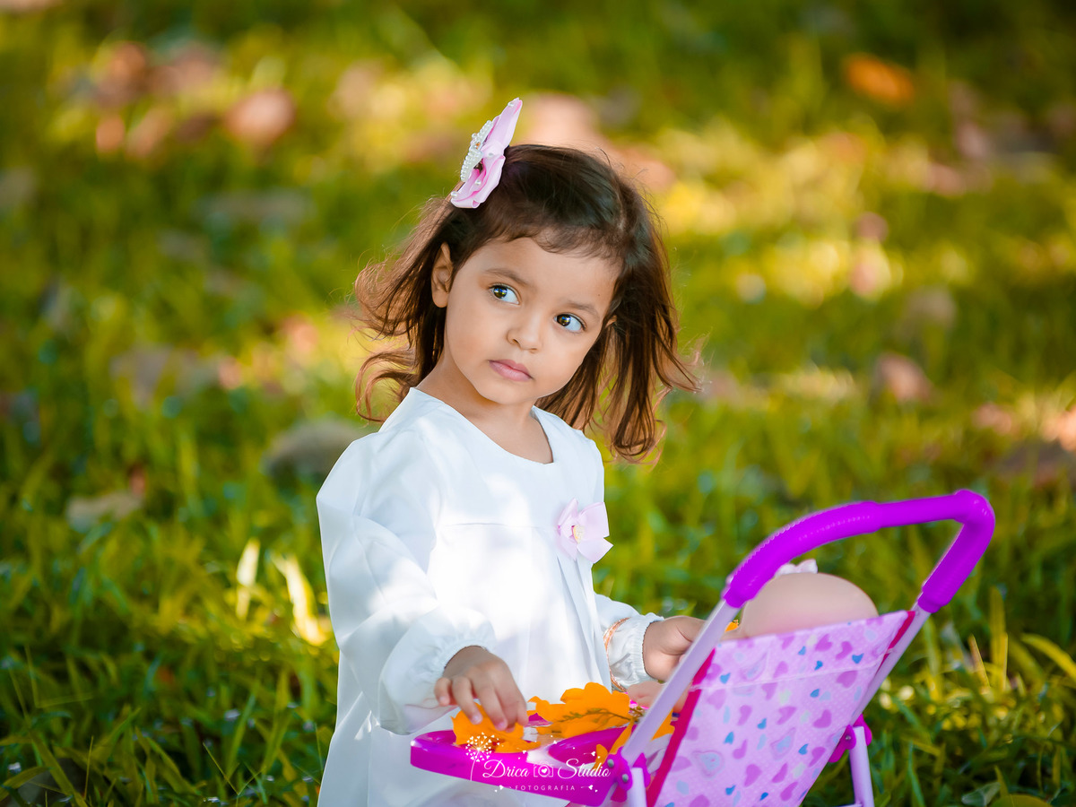 ensaio externo infantil - ensaio externo - foto infantil - ensaio menina externo - 3 anos - menina com boneca - foto ao ar livre - foto profissional - drica studio - drica studio fotografias - fotografa infantil - xinguara - Pará