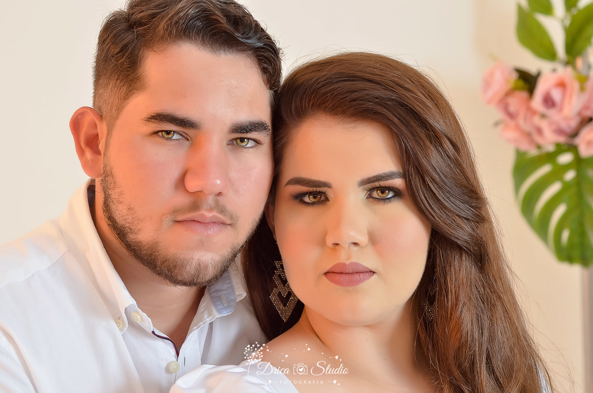 Ensaio casal - pre wedding - Studio - ensaio fotográfico casal - ensaio casal em studio - fotografo profissional de casal - fotografo casamento - fotografia casamento - foto perfil - amor  - drica studio fotografias - xinguara - pará