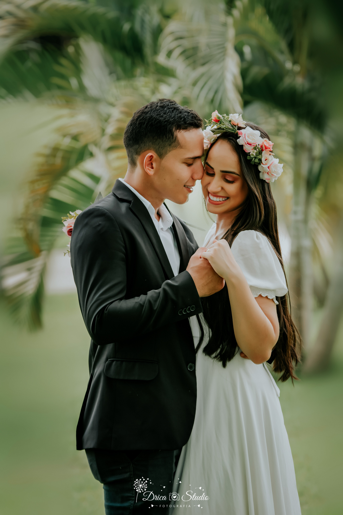  Pré-wedding - Casal - Ensaio casal -  Ar Livre - amor - Fotografia - Ensaio fotográfico casal - Pré casamento - Paixão - Criativas - fotos de amor - Casamento - Vestido - coroa de flores - ensaios ao ar livre - drica studio fotografias - xinguara - pará