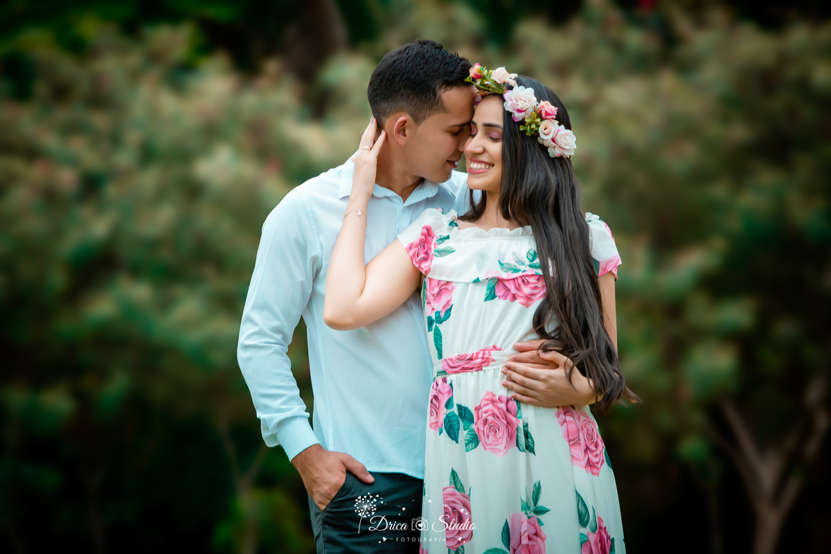 Pré-wedding - Casal - Ensaio casal -  Ar Livre - amor - Fotografia - Ensaio fotográfico casal - Pré casamento - Paixão - Criativas - fotos de amor - Ensaio fotográfico - Casamento - Vestido - flores - drica studio fotografias - xinguara - pará