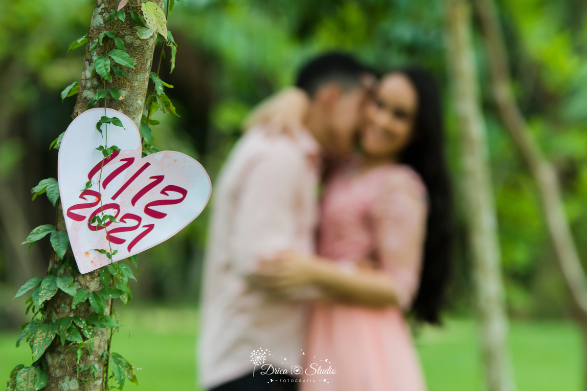 Pré-wedding - Casal - Ensaio casal -  Ar Livre - amor - Fotografia - Ensaio fotográfico casal - Pré casamento - Paixão - Criativas - fotos de amor - Ensaio fotográfico - Casamento - Vestido - ensaios criativos - drica studio fotografias - xinguara - pará