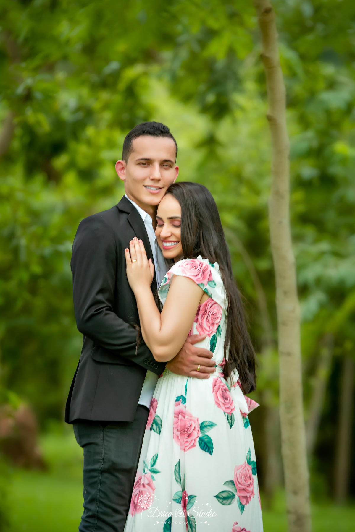 Pré-wedding - Casal -  Ar Livre - amor - Fotografia - Ensaio fotográfico casal - Pré casamento - Paixão - Criativas - fotos de amor - Ensaio fotográfico - Casamento - Vestido- ensaio criativo de casal - drica studio fotografias - xinguara - pará