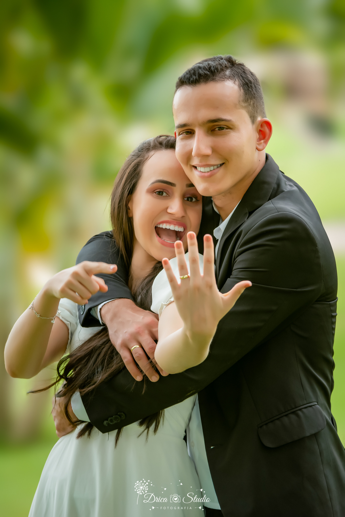 Pré-wedding - Casal -  Ar Livre - amor - Fotografia - Ensaio fotográfico  - Pré casamento - Paixão - Criativas - fotos de amor - Casamento - Vestido - aliança - prontos pra casar - noiva - drica studio fotografias - xinguara - pará