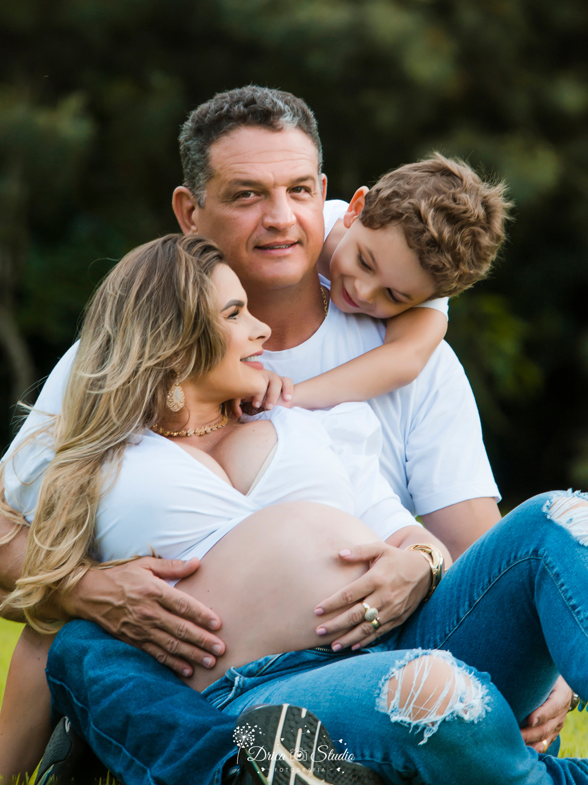 Ensaio família - ensaio fotográfico gestante - gestante - fotos casal - modelo de fotos familia  - família - fotos ao ar livre - fotos espontâneas - roupas gestante - gestação - drica studio fotografias - Xinguara - Pará 