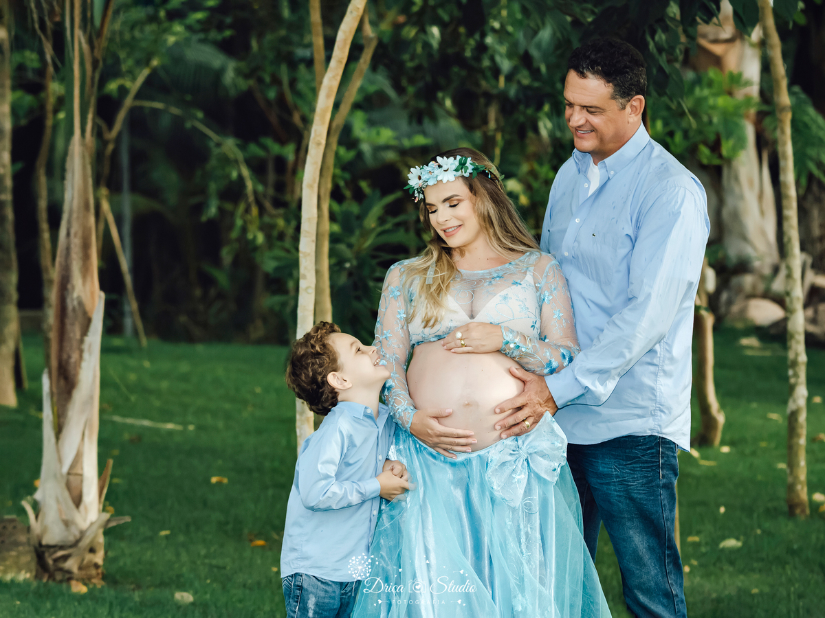 Ensaio família - ensaio fotográfico gestante - gestante - fotos casal - familia feliz - família - fotos ao ar livre - fotos espontâneas - roupas gestante - gestação - drica studio fotografias - Xinguara - Pará 